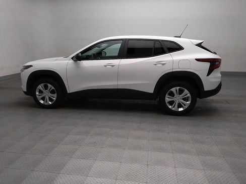 Used 2025 Chevrolet Trax LS FWD image 3