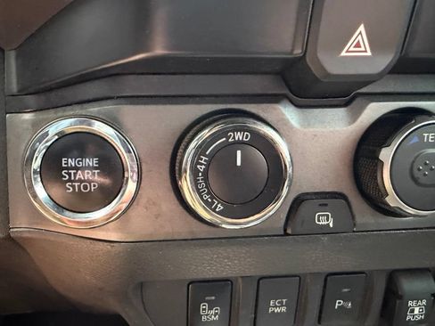 Used 2021 Toyota Tacoma TRD Off-Road w/ Technology Package AWD/4WD image 30