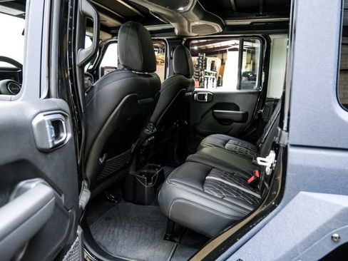 Used 2024 Jeep Wrangler Unlimited Rubicon w/ Technology Group AWD/4WD image 82