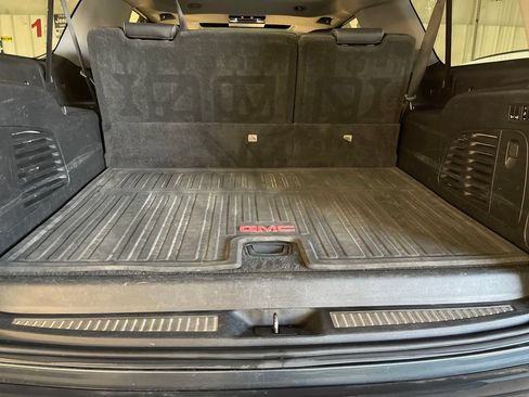 Used 2019 GMC Yukon XL SLT w/ Open Road Package AWD/4WD image 28