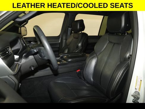 Used 2022 Jeep Wagoneer Series III AWD/4WD image 3