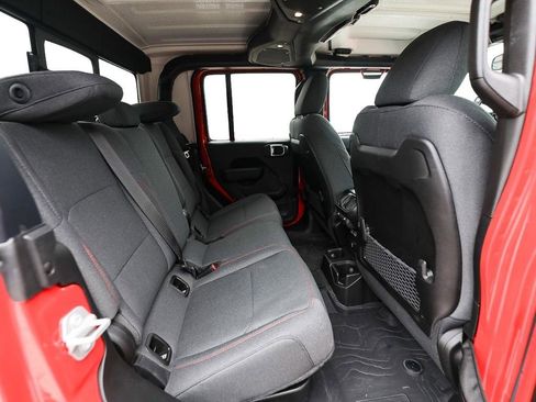 Used 2025 Jeep Gladiator Rubicon w/ Convenience Group AWD/4WD image 22
