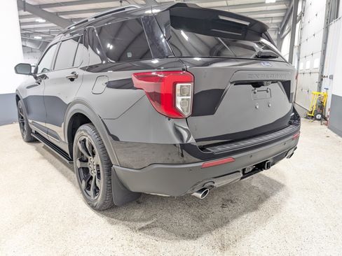 Used 2023 Ford Explorer ST-Line w/ Class IV Trailer Tow Package image 5