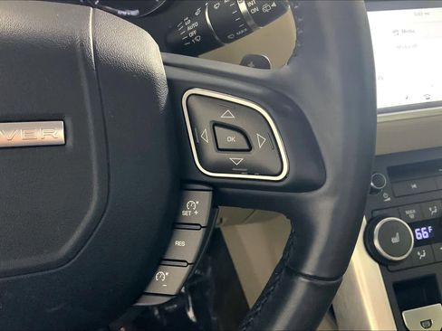 Used 2017 Land Rover Range Rover Evoque SE Premium image 24