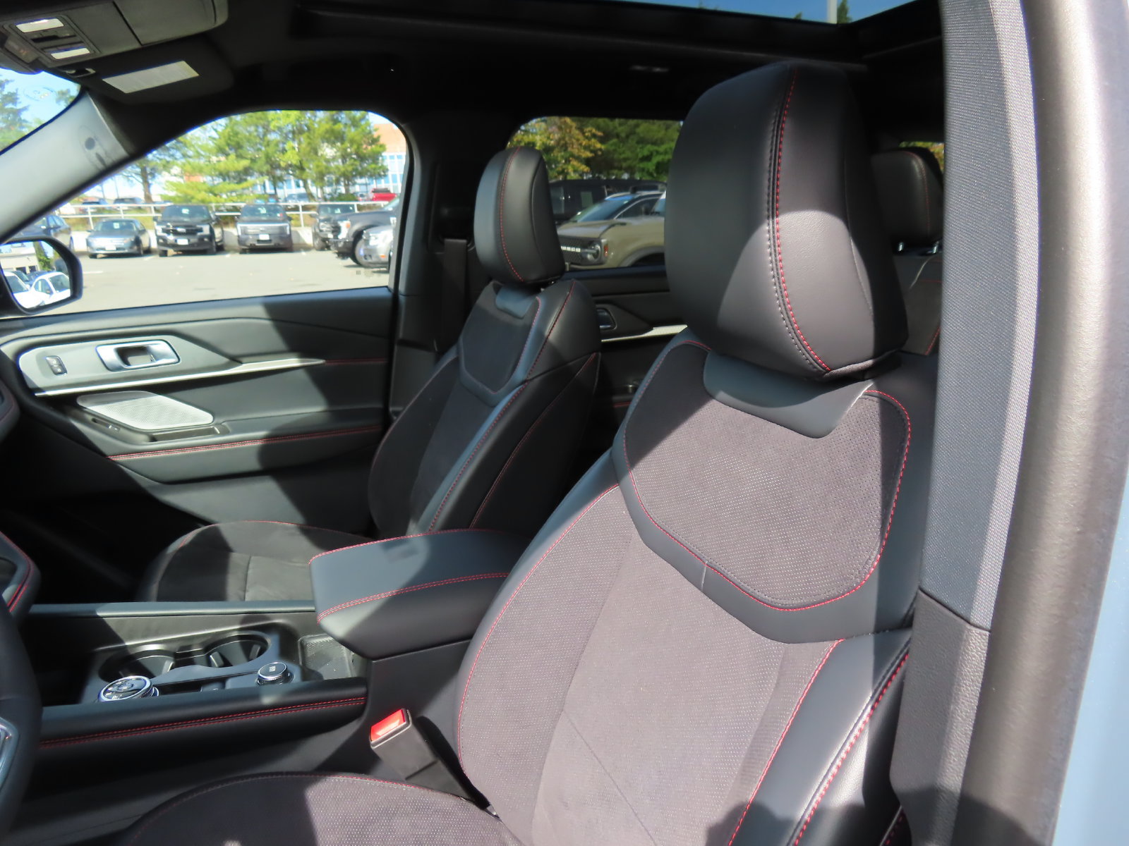 Used 2026 Ford Explorer ST w/ Sun And Sound Package AWD/4WD image 31