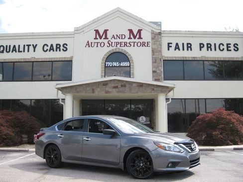 Used 2017 Nissan Altima 2.5 SR w/ Midnight Edition Package FWD image 1