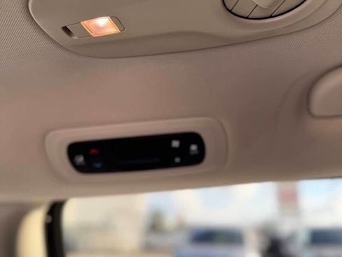 Used 2023 Chrysler Voyager LX image 13