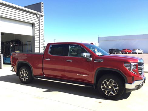 Used 2023 GMC Sierra 1500 SLT w/ SLT Premium Package image 3