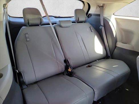 Used 2021 Toyota Sienna XLE FWD image 14