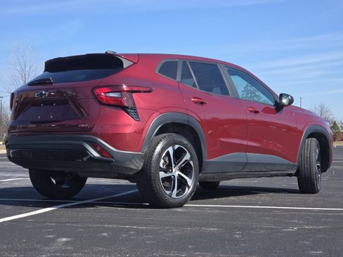 Used 2024 Chevrolet Trax RS w/ Driver Confidence Package image 17