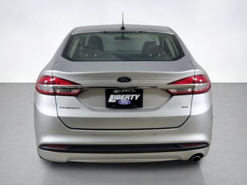 Certified 2017 Ford Fusion SE w/ Fusion SE Technology Package FWD image 4