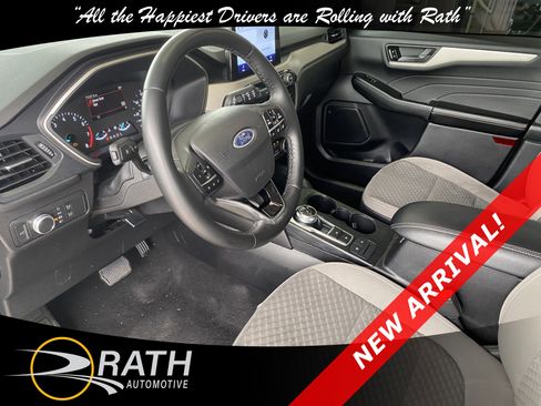 Used 2022 Ford Escape SE w/ SE Sport Appearance Package FWD image 12