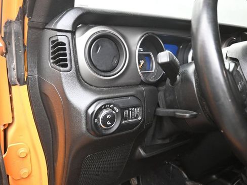 Used 2021 Jeep Gladiator Sport AWD/4WD image 13