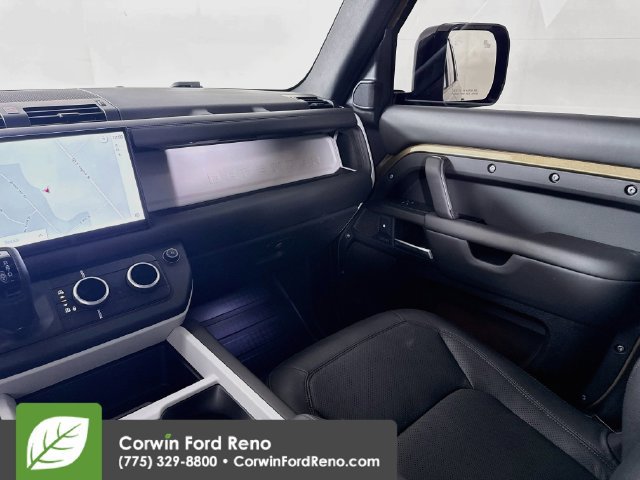Used 2025 Land Rover Defender 110 X-Dynamic SE AWD/4WD image 26