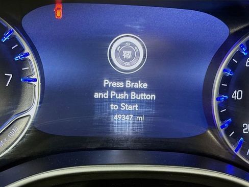 Used 2024 Chrysler Pacifica Touring-L FWD image 16