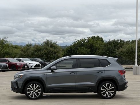 Used 2023 Volkswagen Taos SE FWD image 3