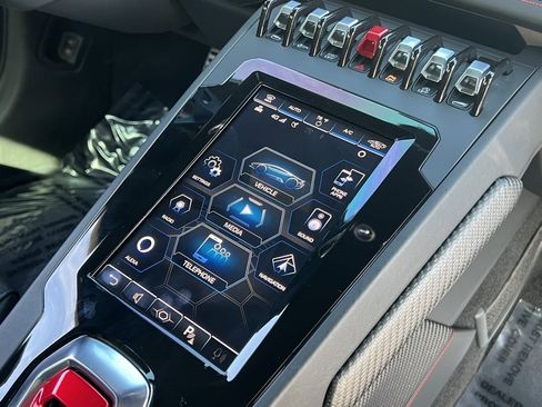 Used 2020 Lamborghini Huracan EVO image 37