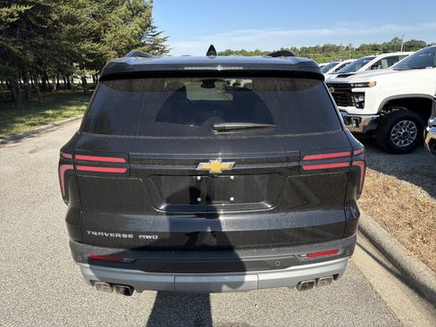 Certified 2026 Chevrolet Traverse LT AWD/4WD image 8