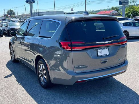 Used 2022 Chrysler Pacifica Touring-L FWD image 28