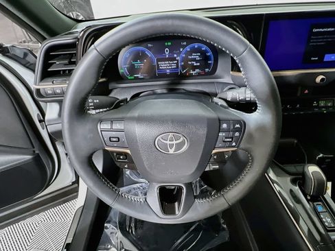 Certified 2025 Toyota Crown Signia AWD/4WD image 10