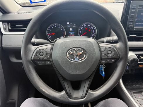 Used 2022 Toyota RAV4 LE FWD image 12