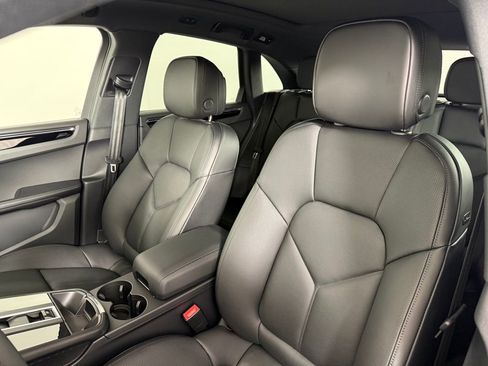 New 2026 Porsche Macan AWD/4WD image 5