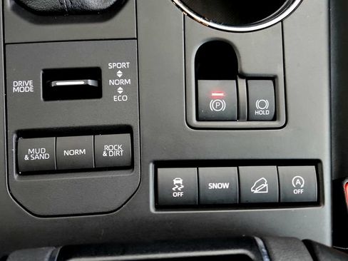 Used 2022 Toyota Highlander XLE AWD/4WD image 36