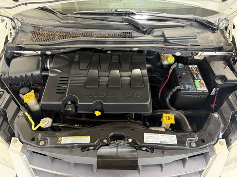 Used 2008 Chrysler Town & Country Limited w/ Entertainment Group #3 FWD image 26