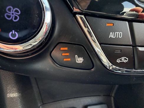 Used 2017 Chevrolet Cruze Premier FWD image 21