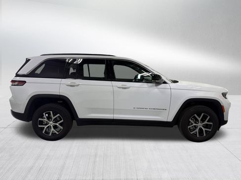Used 2024 Jeep Grand Cherokee Limited AWD/4WD image 9