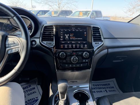 Used 2022 Jeep Grand Cherokee Laredo X image 10