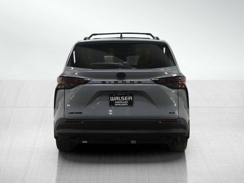 Used 2025 Toyota Sienna XLE Woodland Edition image 4