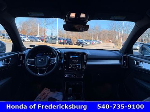 Used 2024 Volvo XC40 B5 Core w/ Protection Package image 37