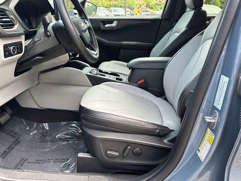 New 2025 Ford Escape SE w/ PHEV Premium Package FWD image 9