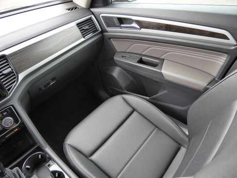 Certified 2023 Volkswagen Atlas SE w/ Black Wheel Package AWD/4WD image 11