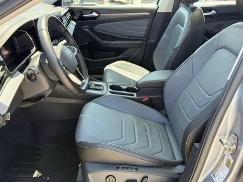 Used 2025 Volkswagen Jetta SEL FWD image 13