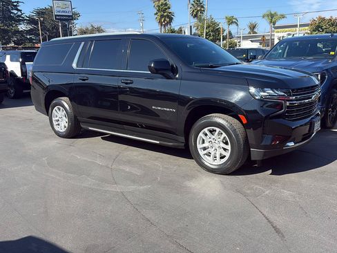 Used 2023 Chevrolet Suburban LT RWD image 2