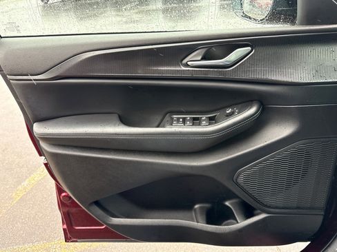 Used 2024 Jeep Grand Cherokee Altitude image 21