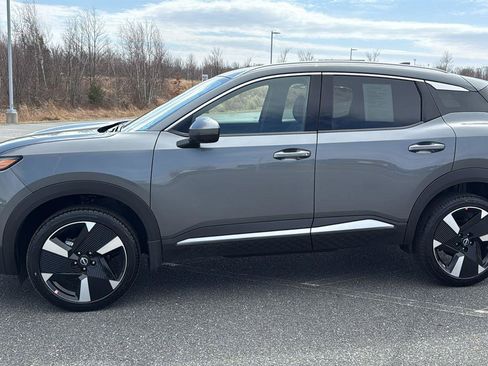 Used 2025 Nissan Kicks SR image 12