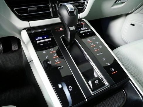 Certified 2024 Porsche Macan image 19