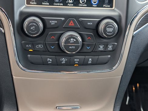 Used 2015 Jeep Grand Cherokee Overland w/ Advanced Technology Group AWD/4WD image 22