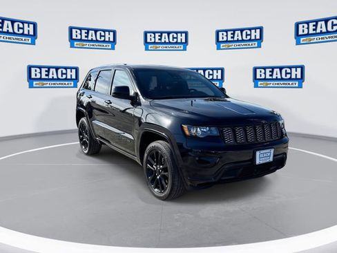 Used 2021 Jeep Grand Cherokee Laredo X AWD/4WD image 2