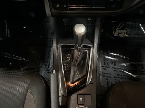 Used 2018 Toyota Corolla LE FWD image 17