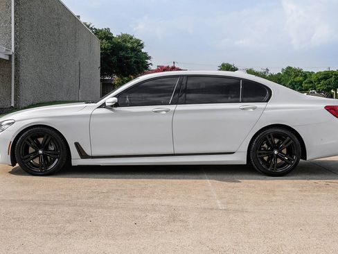 Used 2017 BMW 750i RWD image 12