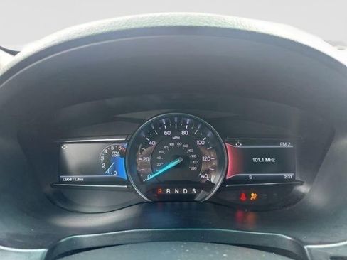 Used 2018 Ford Explorer XLT w/ Equipment Group 201A FWD image 12