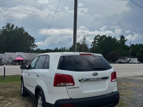 Used 2011 Kia Sorento 2WD image 7