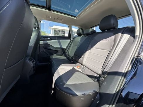 Certified 2023 Volkswagen Taos SE w/ Panoramic Sunroof Package AWD/4WD image 25