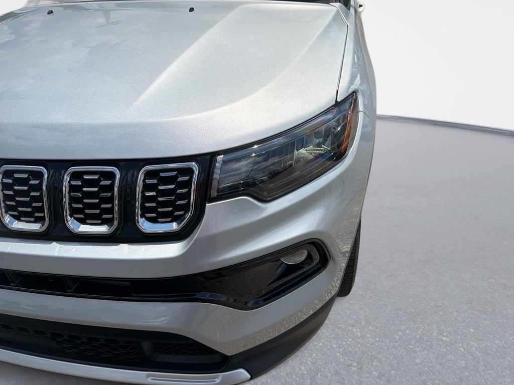 Used 2025 Jeep Compass Limited AWD/4WD image 9