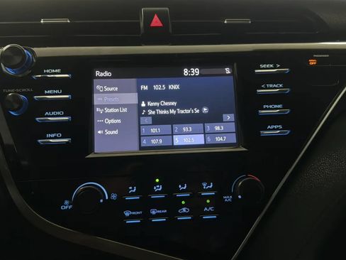 Used 2018 Toyota Camry LE FWD image 16