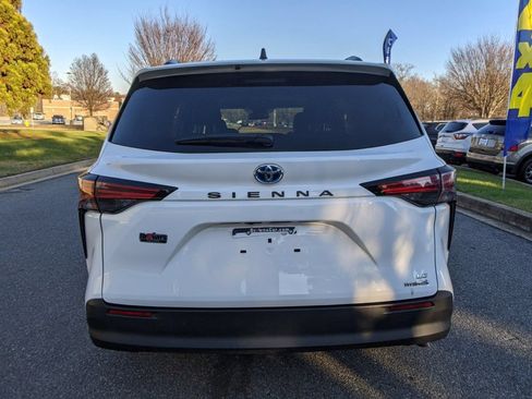 Used 2021 Toyota Sienna LE w/ LE Plus Package FWD image 5